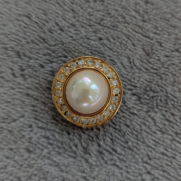 Christian Dior faux pearl vintage clip on earrings with rhinestones - Picture 10 of 15